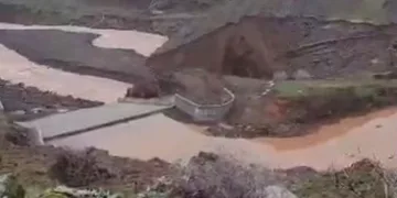 Yağış nedeniyle sulama barajı patladı