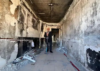 Evi yanan engelli adam yardım bekliyor