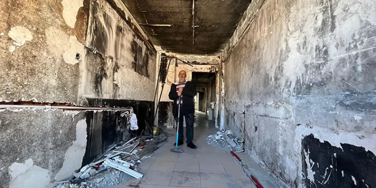 Evi yanan engelli adam yardım bekliyor