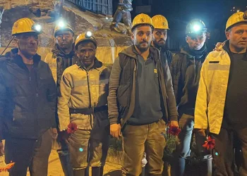 Madenciler, hayatını kaybedenleri andı