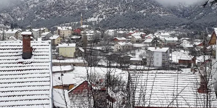 Konya’nın üç ilçesi beyaza büründü