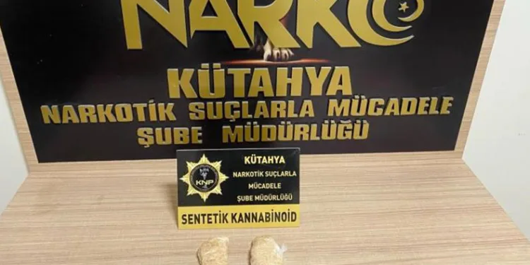 İç çamaşırında uyuşturucu sakladılar
