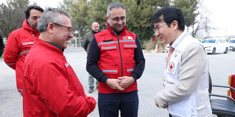 Güney Kore’nin deprem bölgesine yardımları sürüyor