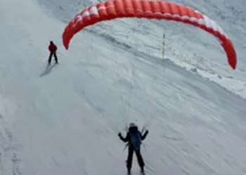 Palandöken’de yamaç paraşütü keyfi