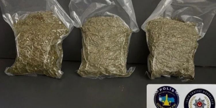 Polisi karşısında gören zehir taciri neye uğradığını şaşırdı