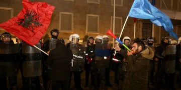 Arnavutluk’ta hükümet binasına saldırı