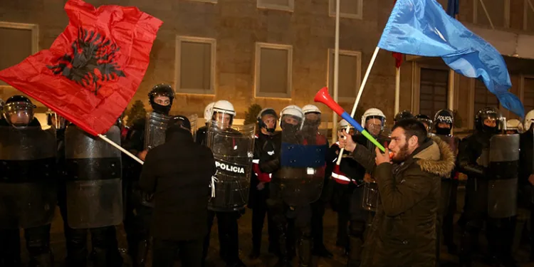 Arnavutluk’ta hükümet binasına saldırı