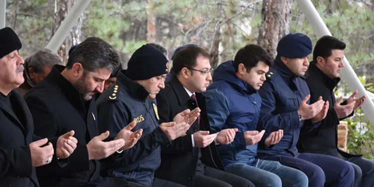 Şehit Ufuk Deniz kabri başında anıldı