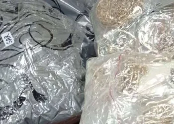 Sıkı sıkı sardılar ama gümrükten geçiremediler