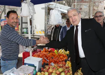 Pazarcılar öğle yemeğini Şadi Özdemir ile paylaştı