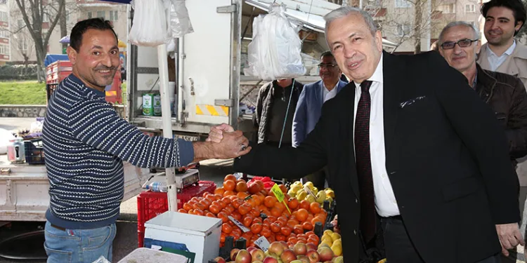 Pazarcılar öğle yemeğini Şadi Özdemir ile paylaştı