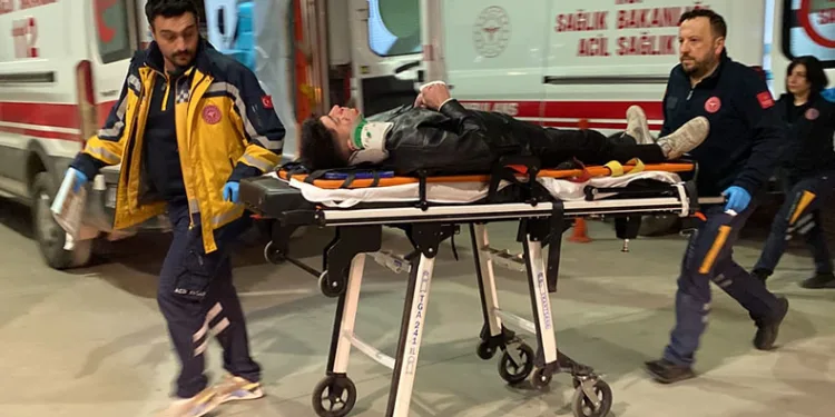 Motosiklet bisikletle çarpıştı: 1’i ağır 4 yaralı