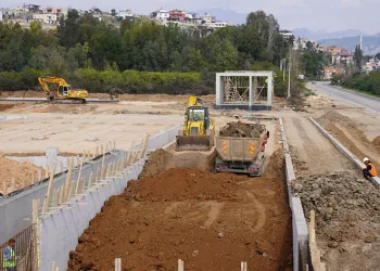 Kozan canlı hayvan pazarı yapımı devam ediyor