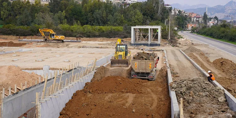 Kozan canlı hayvan pazarı yapımı devam ediyor