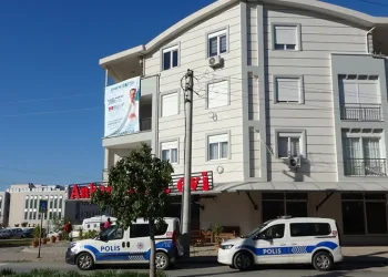 2 yıl önce ayrıldığı eşini öldürdü