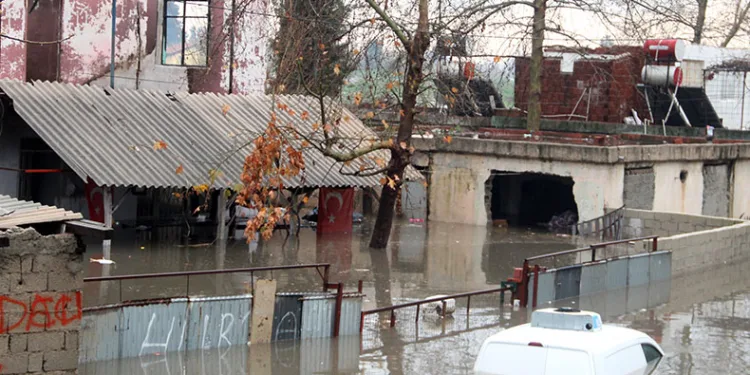 Antalya’da bir mahalle sular altında kaldı