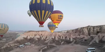 Balonlar ‘Savaşa Hayır’ pankartlarıyla havalandı