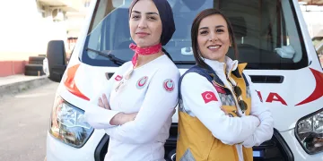 2 ambulans şoförü zamanla yarışıyor