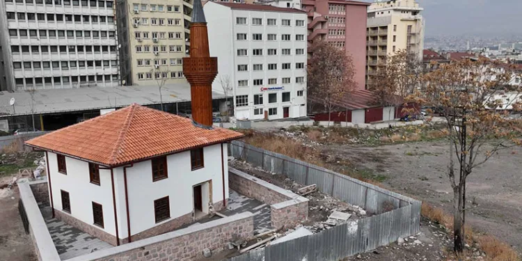 Başkentte Hamidiye Camisi yeniden ayağa kaldırılıyor