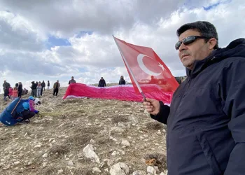 Şehitlere saygı uçuşu