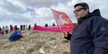 Şehitlere saygı uçuşu