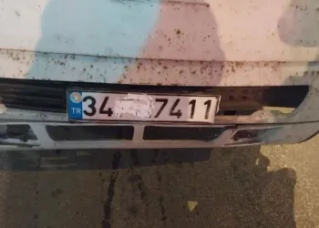 Plakasını traş köpüğü ile kapattı