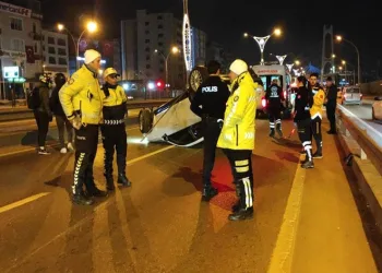 Otomobil takla attı, sürücüsü bulunamadı