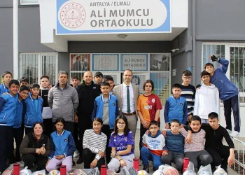 Elmalı’da okullara spor malzemesi dağıtıldı