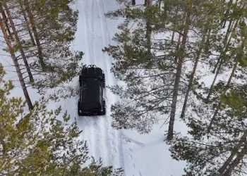Off road tutkunları karlı arazide karın tadını çıkardı