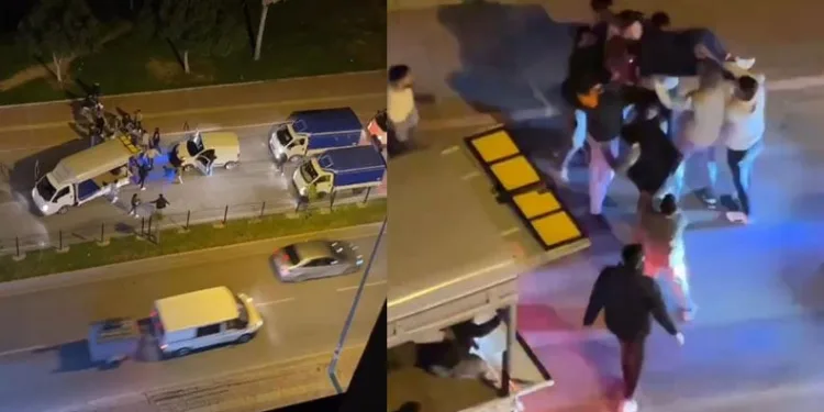 Kasası açık kamyonetle yolu kapatıp asker eğlencesi düzenlediler
