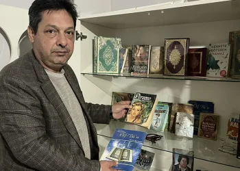 Enkazdan çıkan eşyalar sahiplerini bekliyor
