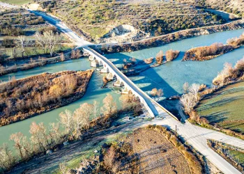 Asırlık köprü tarihe meydan okuyor