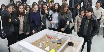 “Depremle yaşamayı ve yenmeyi öğrenmemiz gerek”
