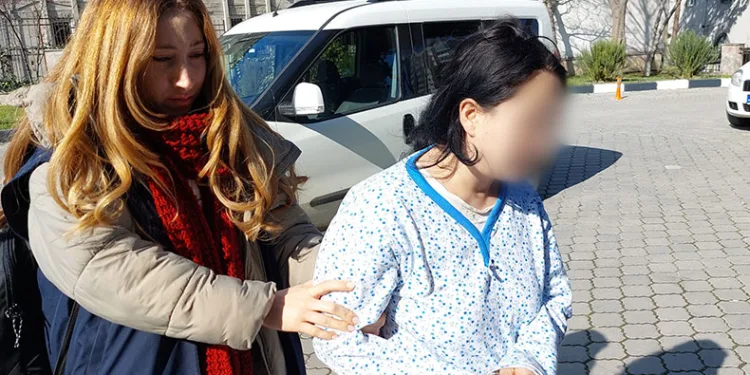 Tartıştığı erkek arkadaşını bıçakla ağır yaraladı