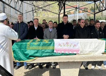 Eşi tarafından öldürülen genç kadın son yolculuğuna uğurlandı