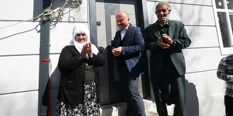 Sincikli depremzedeler yeni yuvalarına kavuştu