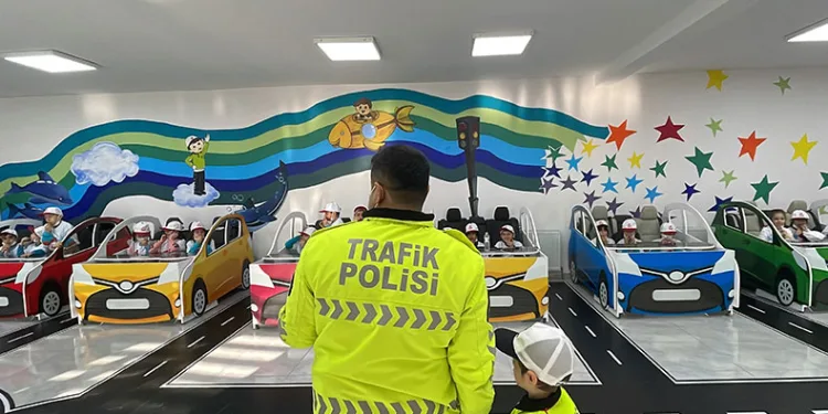 10 binin üzerinde trafik dedektifi yetişti