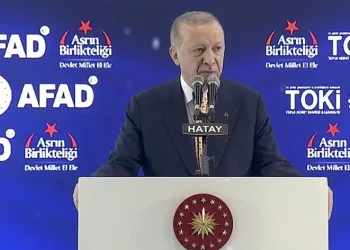 Deprem konutları sahiplerine teslim ediliyor