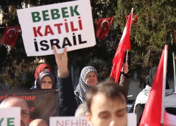 Hekimler İsrail’i bir kez daha kınadı