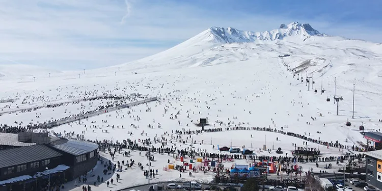 Erciyes’te hafta sonu pistler doldu taştı
