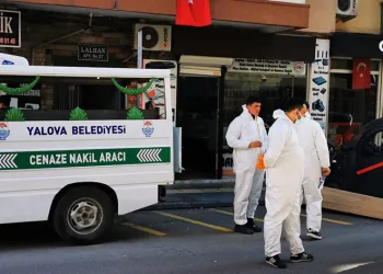 Yalova’da çöp evde emekli öğretmenin cansız bedeni bulundu
