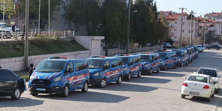 Piyasayı 55 milyon lira dolandırmışlar