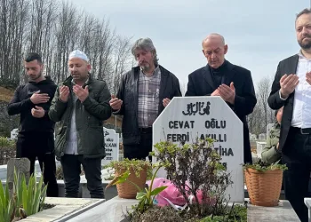 Gazeteci Ferdi Akıllı mezarı başında anıldı