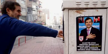 Esnaftan ‘muhtar adayı değilim’ afişi