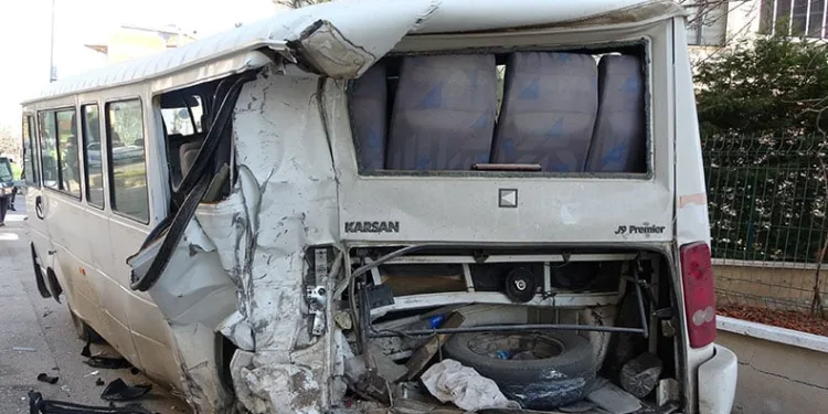 Uşak’ta meydana gelen kazada 4 kişi yaralandı