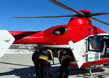 Ambulans helikopter hamile kadın için havalandı
