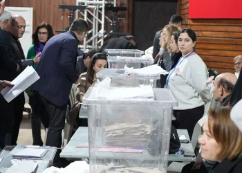 Edremit’te aday belirlemek için ön seçim yapıldı