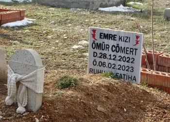 Depremden sonra hayata tutunmaya çalışıyor