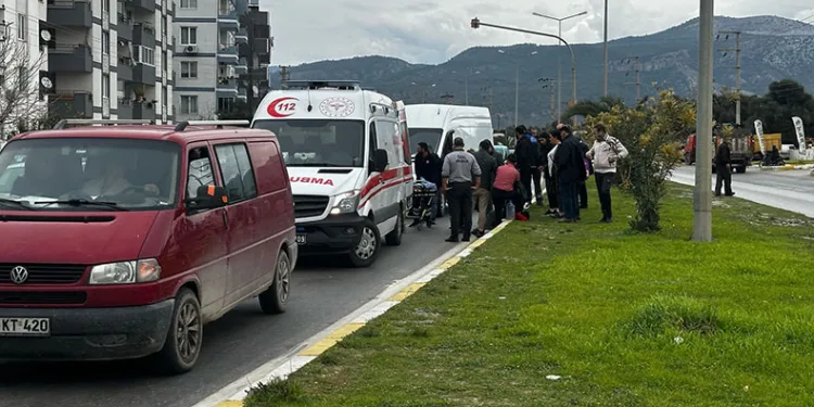 Milas’ta minibüs yayaya çarptı
