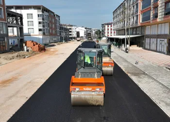 Mustafakemalpaşa’da asfalt mesaisi